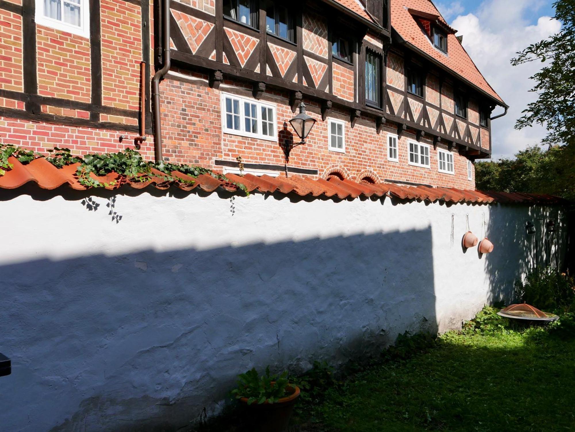 Zentrales Altstadt - Apartment In Lueneburg Mit Terrasse & Parkplatz Exterior photo
